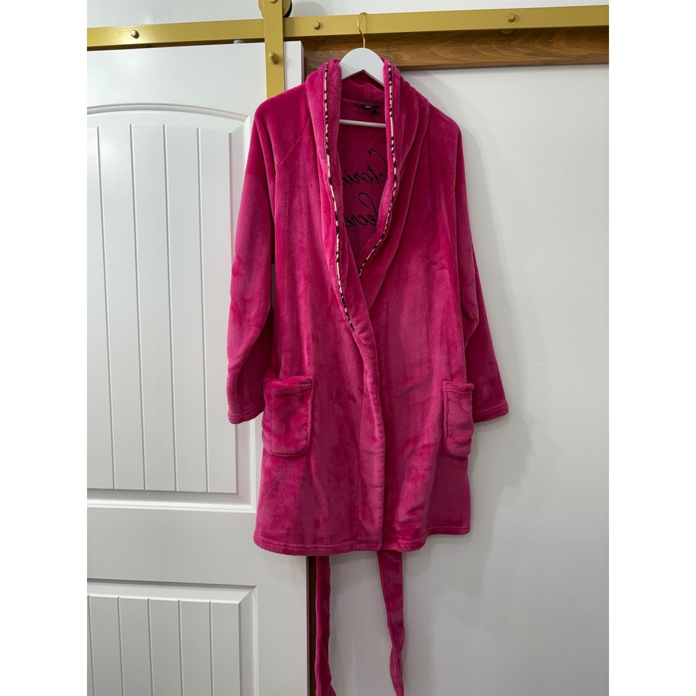 VICTORIA SECRET HOT PINK FLUFFY
PLUSH SHORT COZY ROBE MONOGRAM SIZE M/L